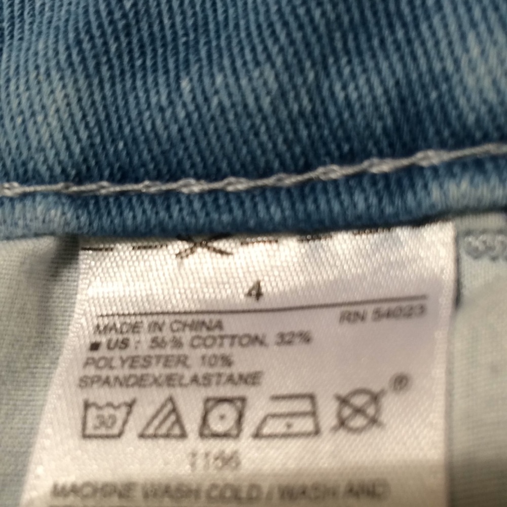 Old Navy sz 4 Cut off shorts (709) - Picture 5 of 5
